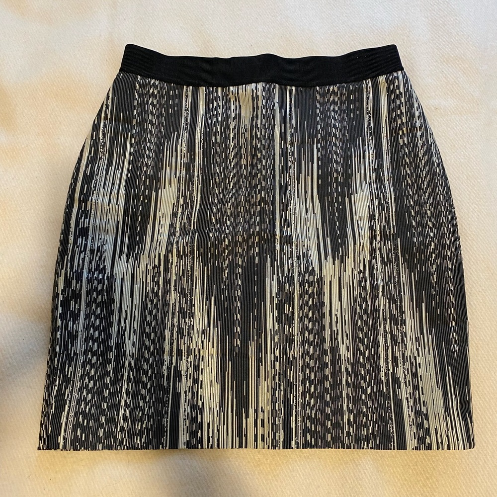 Ann Taylor Black and Cream Textured Pencil Skirt